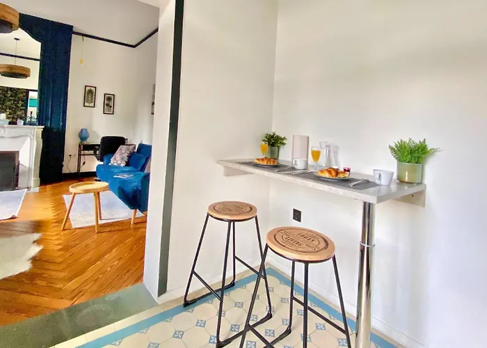 Voyage Au Calme à 10 Minutes Du Centre Avec Parking Inclus Et Fibre, Idéal Solo Et Pro Appartement *
